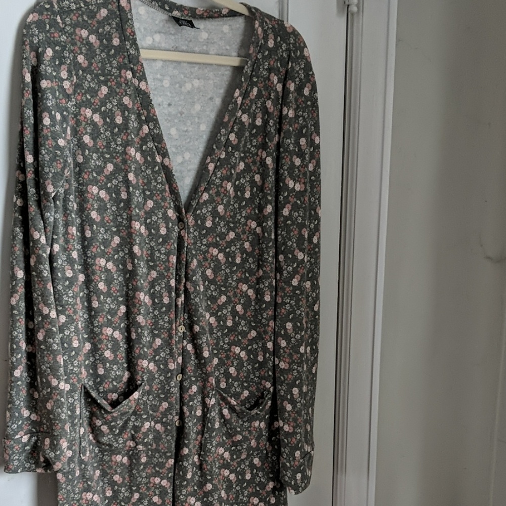 XL Essential Cardigan